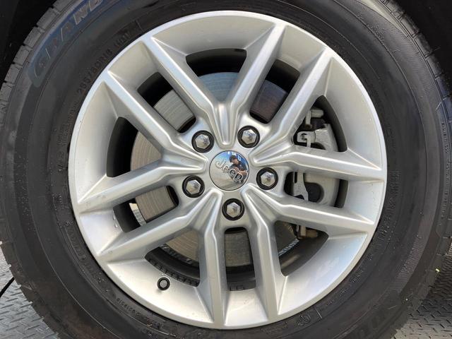 ジープ・グランドチェロキー ラレード クルーズコントロール 前席パワーシート HIDヘッドランプ 純正18インチアルミ バックカメラ オートライト 4WD ダウンヒルアシスト Bluetooth再生 禁煙車(32枚目)