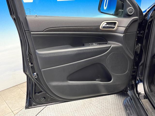 ジープ・グランドチェロキー ラレード クルーズコントロール 前席パワーシート HIDヘッドランプ 純正18インチアルミ バックカメラ オートライト 4WD ダウンヒルアシスト Bluetooth再生 禁煙車(38枚目)