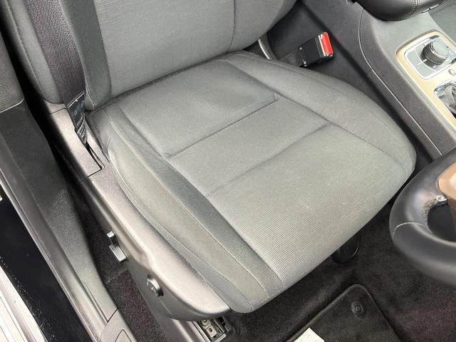 ジープ・グランドチェロキー ラレード クルーズコントロール 前席パワーシート HIDヘッドランプ 純正18インチアルミ バックカメラ オートライト 4WD ダウンヒルアシスト Bluetooth再生 禁煙車(42枚目)