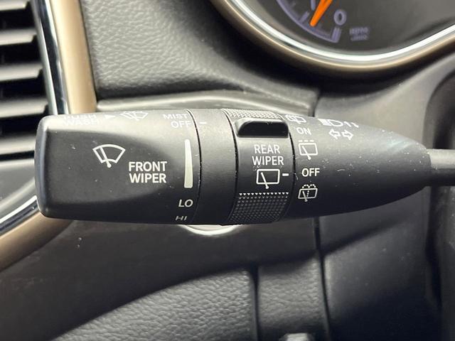 ジープ・グランドチェロキー ラレード クルーズコントロール 前席パワーシート HIDヘッドランプ 純正18インチアルミ バックカメラ オートライト 4WD ダウンヒルアシスト Bluetooth再生 禁煙車(52枚目)