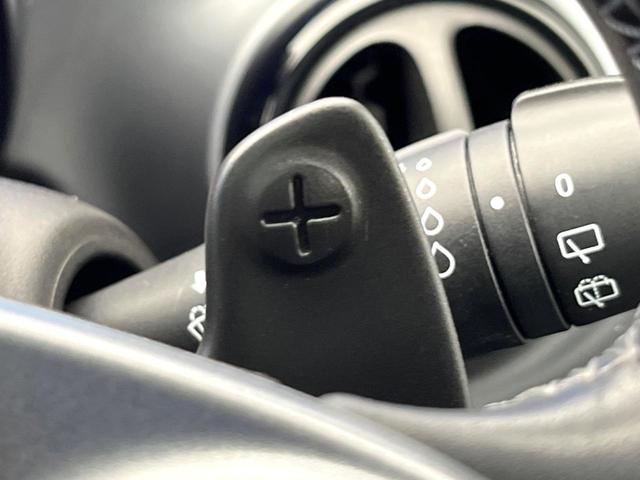 スマートフォーフォー ＢＲＡＢＵＳ　エクスクルーシブ　パノラミックルーフ　黒革シート　ＳＤナビ　バックカメラ　クルーズコントロール　オートエアコン　オートライト　純正１８インチＡＷ　地デジＴＶ　Ｂｌｕｅｔｏｏｔｈ　キーレスエントリー　禁煙車（7枚目）