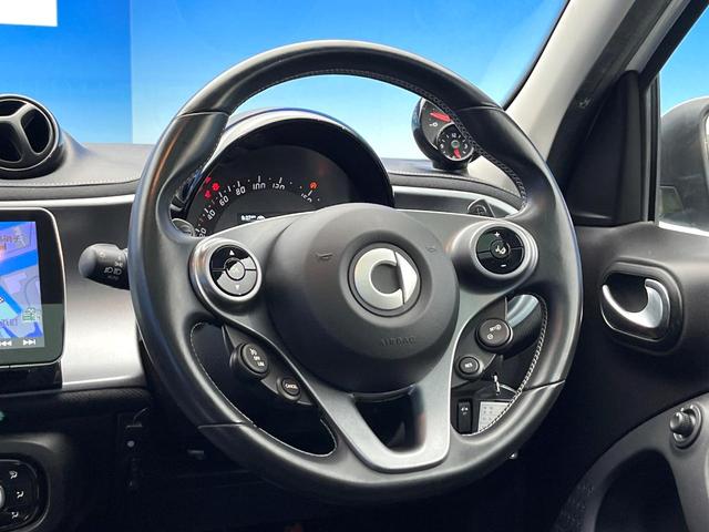 スマートフォーフォー ＢＲＡＢＵＳ　エクスクルーシブ　パノラミックルーフ　黒革シート　ＳＤナビ　バックカメラ　クルーズコントロール　オートエアコン　オートライト　純正１８インチＡＷ　地デジＴＶ　Ｂｌｕｅｔｏｏｔｈ　キーレスエントリー　禁煙車（11枚目）