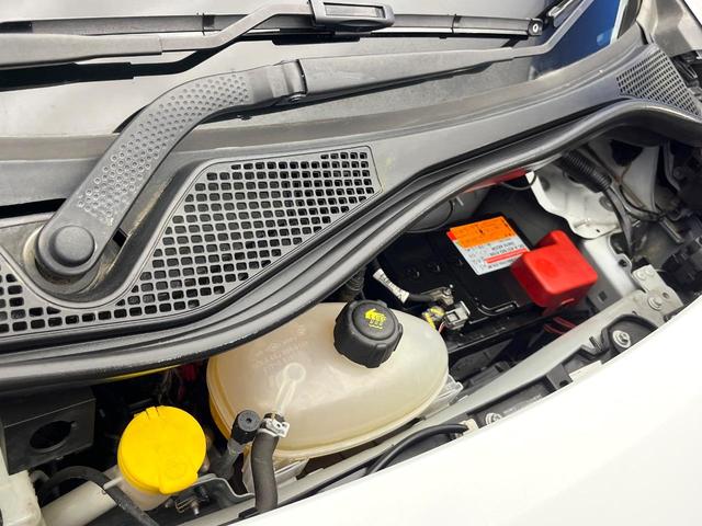 スマートフォーフォー ＢＲＡＢＵＳ　エクスクルーシブ　パノラミックルーフ　黒革シート　ＳＤナビ　バックカメラ　クルーズコントロール　オートエアコン　オートライト　純正１８インチＡＷ　地デジＴＶ　Ｂｌｕｅｔｏｏｔｈ　キーレスエントリー　禁煙車（21枚目）