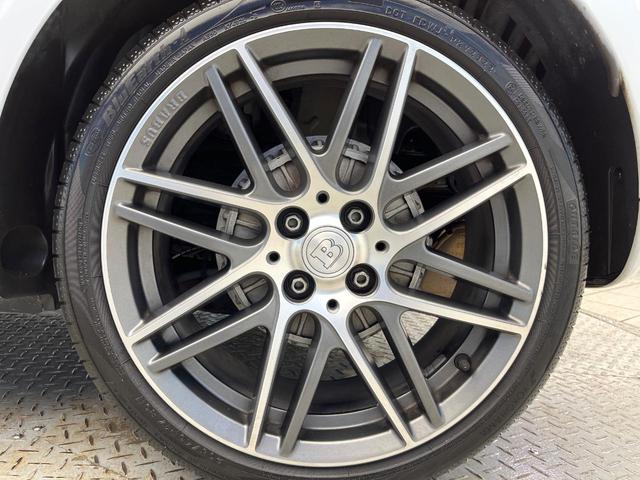 スマートフォーフォー ＢＲＡＢＵＳ　エクスクルーシブ　パノラミックルーフ　黒革シート　ＳＤナビ　バックカメラ　クルーズコントロール　オートエアコン　オートライト　純正１８インチＡＷ　地デジＴＶ　Ｂｌｕｅｔｏｏｔｈ　キーレスエントリー　禁煙車（23枚目）