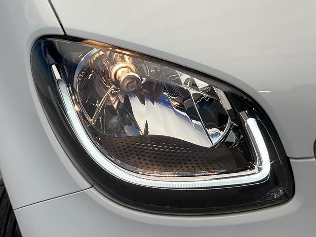 スマートフォーフォー ＢＲＡＢＵＳ　エクスクルーシブ　パノラミックルーフ　黒革シート　ＳＤナビ　バックカメラ　クルーズコントロール　オートエアコン　オートライト　純正１８インチＡＷ　地デジＴＶ　Ｂｌｕｅｔｏｏｔｈ　キーレスエントリー　禁煙車（26枚目）