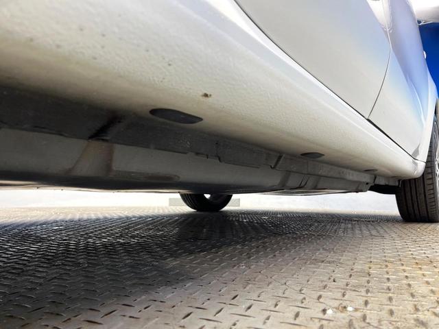 スマートフォーフォー ＢＲＡＢＵＳ　エクスクルーシブ　パノラミックルーフ　黒革シート　ＳＤナビ　バックカメラ　クルーズコントロール　オートエアコン　オートライト　純正１８インチＡＷ　地デジＴＶ　Ｂｌｕｅｔｏｏｔｈ　キーレスエントリー　禁煙車（28枚目）