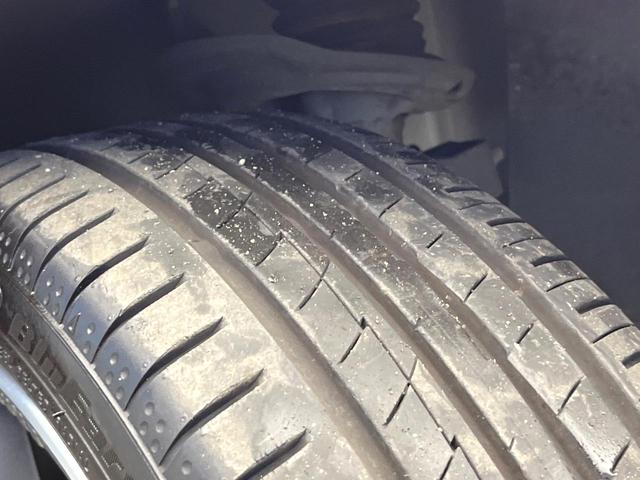 スマートフォーフォー ＢＲＡＢＵＳ　エクスクルーシブ　パノラミックルーフ　黒革シート　ＳＤナビ　バックカメラ　クルーズコントロール　オートエアコン　オートライト　純正１８インチＡＷ　地デジＴＶ　Ｂｌｕｅｔｏｏｔｈ　キーレスエントリー　禁煙車（33枚目）