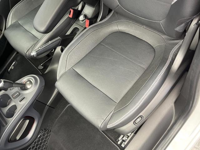スマートフォーフォー ＢＲＡＢＵＳ　エクスクルーシブ　パノラミックルーフ　黒革シート　ＳＤナビ　バックカメラ　クルーズコントロール　オートエアコン　オートライト　純正１８インチＡＷ　地デジＴＶ　Ｂｌｕｅｔｏｏｔｈ　キーレスエントリー　禁煙車（43枚目）