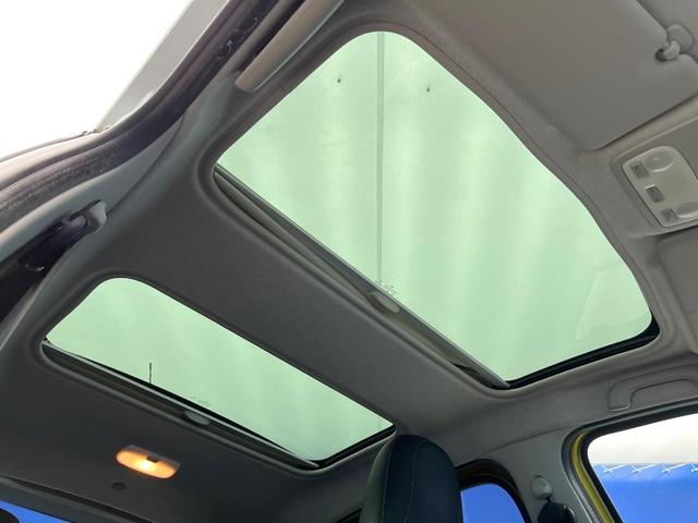 スマートフォーフォー ＢＲＡＢＵＳ　スポーツ　ガラスルーフ　革シート　バックカメラ　メモリーナビ　クルーズコントロール　レーンアシスト　アンビエントライト　前席シートヒーター　純正１７インチＡＷ　オートエアコン　地デジＴＶ　キーレス　禁煙車（4枚目）