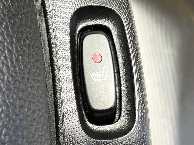 スマートフォーフォー ＢＲＡＢＵＳ　スポーツ　ガラスルーフ　革シート　バックカメラ　メモリーナビ　クルーズコントロール　レーンアシスト　アンビエントライト　前席シートヒーター　純正１７インチＡＷ　オートエアコン　地デジＴＶ　キーレス　禁煙車（7枚目）