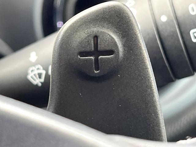 スマートフォーフォー ＢＲＡＢＵＳ　スポーツ　ガラスルーフ　革シート　バックカメラ　メモリーナビ　クルーズコントロール　レーンアシスト　アンビエントライト　前席シートヒーター　純正１７インチＡＷ　オートエアコン　地デジＴＶ　キーレス　禁煙車（8枚目）