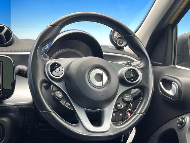 スマートフォーフォー ＢＲＡＢＵＳ　スポーツ　ガラスルーフ　革シート　バックカメラ　メモリーナビ　クルーズコントロール　レーンアシスト　アンビエントライト　前席シートヒーター　純正１７インチＡＷ　オートエアコン　地デジＴＶ　キーレス　禁煙車（11枚目）