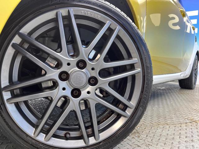 スマートフォーフォー ＢＲＡＢＵＳ　スポーツ　ガラスルーフ　革シート　バックカメラ　メモリーナビ　クルーズコントロール　レーンアシスト　アンビエントライト　前席シートヒーター　純正１７インチＡＷ　オートエアコン　地デジＴＶ　キーレス　禁煙車（14枚目）