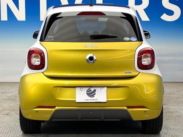 スマートフォーフォー ＢＲＡＢＵＳ　スポーツ　ガラスルーフ　革シート　バックカメラ　メモリーナビ　クルーズコントロール　レーンアシスト　アンビエントライト　前席シートヒーター　純正１７インチＡＷ　オートエアコン　地デジＴＶ　キーレス　禁煙車（16枚目）