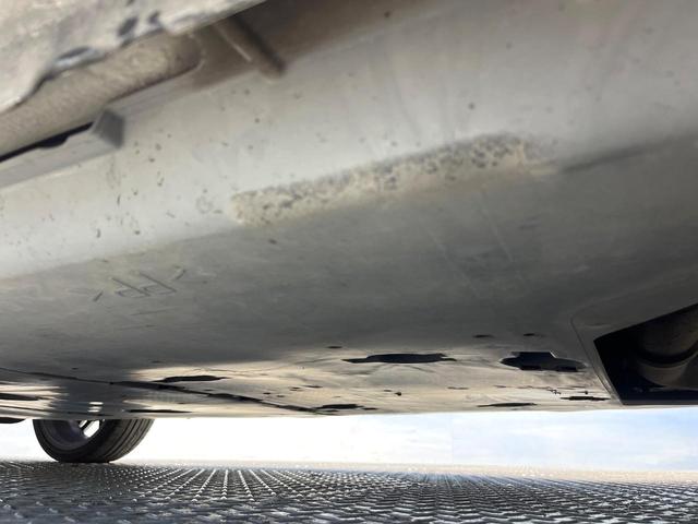 スマートフォーフォー ＢＲＡＢＵＳ　スポーツ　ガラスルーフ　革シート　バックカメラ　メモリーナビ　クルーズコントロール　レーンアシスト　アンビエントライト　前席シートヒーター　純正１７インチＡＷ　オートエアコン　地デジＴＶ　キーレス　禁煙車（30枚目）