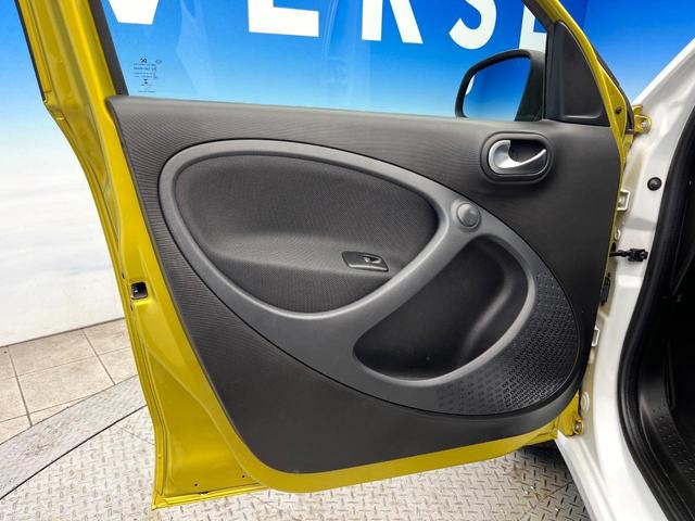 スマートフォーフォー ＢＲＡＢＵＳ　スポーツ　ガラスルーフ　革シート　バックカメラ　メモリーナビ　クルーズコントロール　レーンアシスト　アンビエントライト　前席シートヒーター　純正１７インチＡＷ　オートエアコン　地デジＴＶ　キーレス　禁煙車（38枚目）