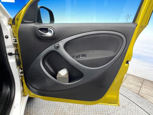 スマートフォーフォー ＢＲＡＢＵＳ　スポーツ　ガラスルーフ　革シート　バックカメラ　メモリーナビ　クルーズコントロール　レーンアシスト　アンビエントライト　前席シートヒーター　純正１７インチＡＷ　オートエアコン　地デジＴＶ　キーレス　禁煙車（39枚目）