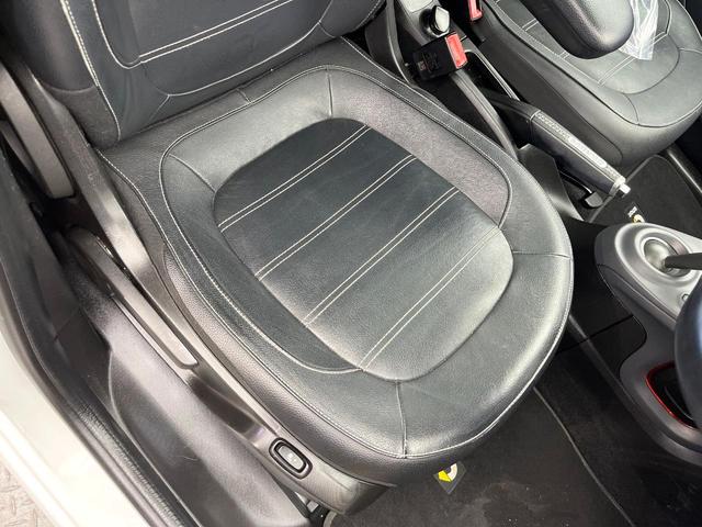 スマートフォーフォー ＢＲＡＢＵＳ　スポーツ　ガラスルーフ　革シート　バックカメラ　メモリーナビ　クルーズコントロール　レーンアシスト　アンビエントライト　前席シートヒーター　純正１７インチＡＷ　オートエアコン　地デジＴＶ　キーレス　禁煙車（42枚目）