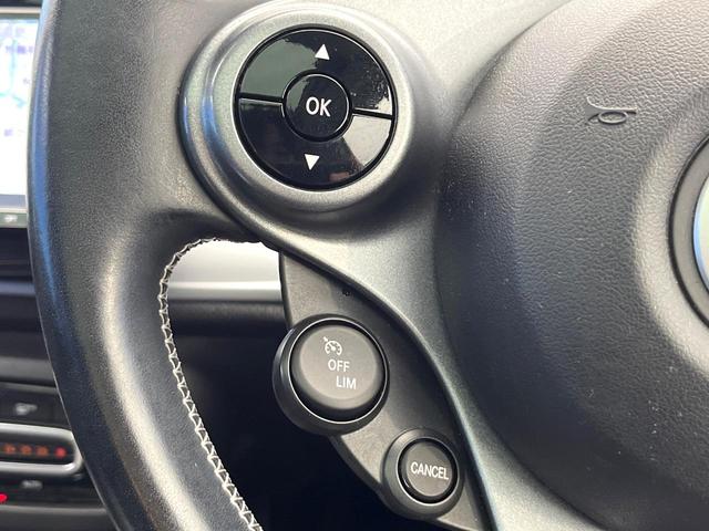 スマートフォーフォー ＢＲＡＢＵＳ　スポーツ　ガラスルーフ　革シート　バックカメラ　メモリーナビ　クルーズコントロール　レーンアシスト　アンビエントライト　前席シートヒーター　純正１７インチＡＷ　オートエアコン　地デジＴＶ　キーレス　禁煙車（51枚目）