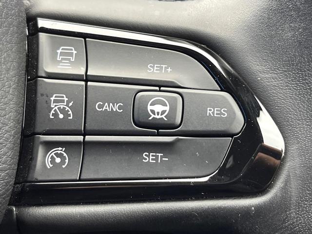 ジープ・コンパス ナイトイーグル　後期モデル　特別仕様車　アダプティブクルーズコントロール　オートブレーキホールド　ハーフレザーシート　オートハイビーム　雨量検知機能ワイパー　純正ナビ　バックカメラ　ワイヤレスチャージング　地デジＴＶ（6枚目）