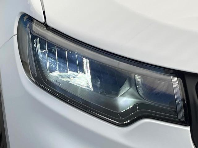 ジープ・コンパス ナイトイーグル　後期モデル　特別仕様車　アダプティブクルーズコントロール　オートブレーキホールド　ハーフレザーシート　オートハイビーム　雨量検知機能ワイパー　純正ナビ　バックカメラ　ワイヤレスチャージング　地デジＴＶ（25枚目）