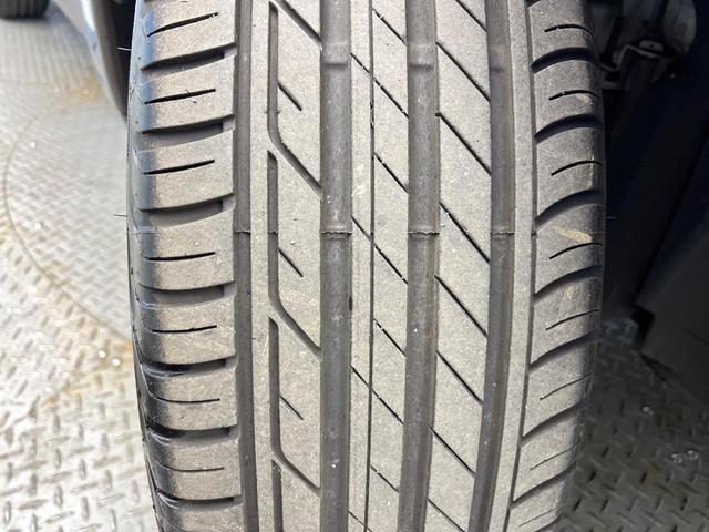 ジープ・コンパス ナイトイーグル　後期モデル　特別仕様車　アダプティブクルーズコントロール　オートブレーキホールド　ハーフレザーシート　オートハイビーム　雨量検知機能ワイパー　純正ナビ　バックカメラ　ワイヤレスチャージング　地デジＴＶ（27枚目）