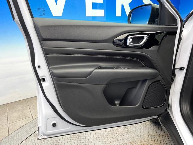 ジープ・コンパス ナイトイーグル　後期モデル　特別仕様車　アダプティブクルーズコントロール　オートブレーキホールド　ハーフレザーシート　オートハイビーム　雨量検知機能ワイパー　純正ナビ　バックカメラ　ワイヤレスチャージング　地デジＴＶ（40枚目）