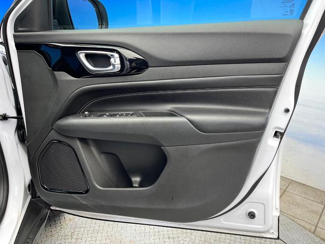 ジープ・コンパス ナイトイーグル　後期モデル　特別仕様車　アダプティブクルーズコントロール　オートブレーキホールド　ハーフレザーシート　オートハイビーム　雨量検知機能ワイパー　純正ナビ　バックカメラ　ワイヤレスチャージング　地デジＴＶ（41枚目）