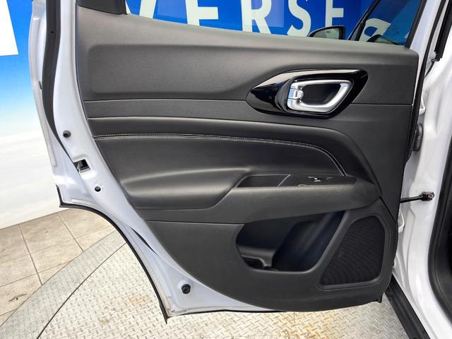 ジープ・コンパス ナイトイーグル　後期モデル　特別仕様車　アダプティブクルーズコントロール　オートブレーキホールド　ハーフレザーシート　オートハイビーム　雨量検知機能ワイパー　純正ナビ　バックカメラ　ワイヤレスチャージング　地デジＴＶ（42枚目）