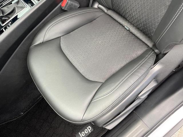 ジープ・コンパス ナイトイーグル　後期モデル　特別仕様車　アダプティブクルーズコントロール　オートブレーキホールド　ハーフレザーシート　オートハイビーム　雨量検知機能ワイパー　純正ナビ　バックカメラ　ワイヤレスチャージング　地デジＴＶ（45枚目）