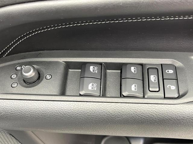 ジープ・コンパス ナイトイーグル　後期モデル　特別仕様車　アダプティブクルーズコントロール　オートブレーキホールド　ハーフレザーシート　オートハイビーム　雨量検知機能ワイパー　純正ナビ　バックカメラ　ワイヤレスチャージング　地デジＴＶ（48枚目）