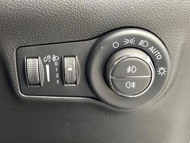 ジープ・コンパス ナイトイーグル　後期モデル　特別仕様車　アダプティブクルーズコントロール　オートブレーキホールド　ハーフレザーシート　オートハイビーム　雨量検知機能ワイパー　純正ナビ　バックカメラ　ワイヤレスチャージング　地デジＴＶ（49枚目）