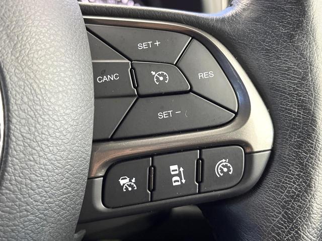 ジープ・レネゲード リミテッド　Ａｐｐｌｅ　Ｃａｒ　Ｐｌａｙ　ステアリングヒーター　黒革シート　前席パワーシート　前席シートヒーター　４ＷＡＹランパーサポート　アダプティブクルーズコントロール　ＬＥＤヘッドランプ　スマートキー　禁煙（4枚目）