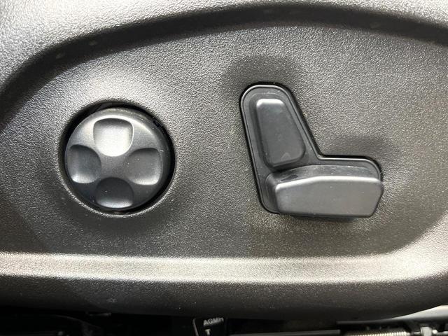 ジープ・レネゲード リミテッド　Ａｐｐｌｅ　Ｃａｒ　Ｐｌａｙ　ステアリングヒーター　黒革シート　前席パワーシート　前席シートヒーター　４ＷＡＹランパーサポート　アダプティブクルーズコントロール　ＬＥＤヘッドランプ　スマートキー　禁煙（6枚目）