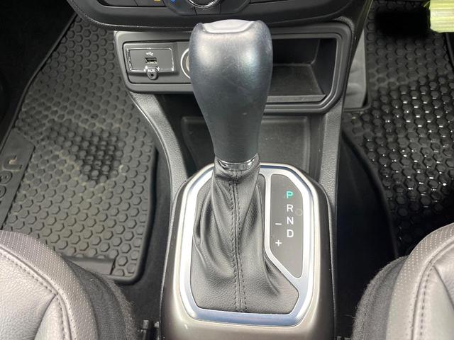 ジープ・レネゲード リミテッド　Ａｐｐｌｅ　Ｃａｒ　Ｐｌａｙ　ステアリングヒーター　黒革シート　前席パワーシート　前席シートヒーター　４ＷＡＹランパーサポート　アダプティブクルーズコントロール　ＬＥＤヘッドランプ　スマートキー　禁煙（12枚目）