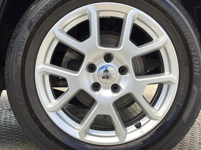 ジープ・レネゲード リミテッド　Ａｐｐｌｅ　Ｃａｒ　Ｐｌａｙ　ステアリングヒーター　黒革シート　前席パワーシート　前席シートヒーター　４ＷＡＹランパーサポート　アダプティブクルーズコントロール　ＬＥＤヘッドランプ　スマートキー　禁煙（32枚目）