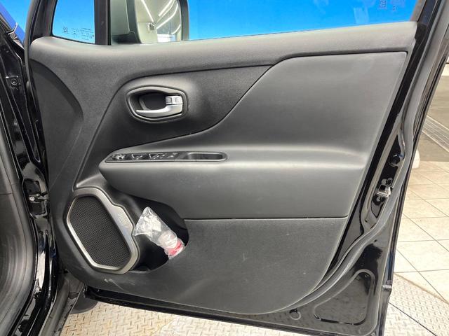 ジープ・レネゲード リミテッド　Ａｐｐｌｅ　Ｃａｒ　Ｐｌａｙ　ステアリングヒーター　黒革シート　前席パワーシート　前席シートヒーター　４ＷＡＹランパーサポート　アダプティブクルーズコントロール　ＬＥＤヘッドランプ　スマートキー　禁煙（41枚目）