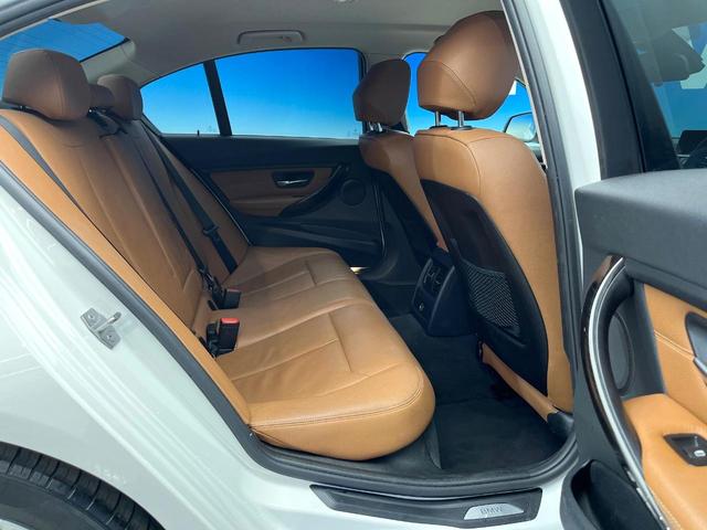 3シリーズ 320iラグジュアリー 革シートセット 前席シートヒーター レーンチェンジウォーニング ストレージパッケージ アクティブクルーズコントロール 前席パワーシート バックカメラ コンフォートアクセス 禁煙車 ワンオーナー(10枚目)