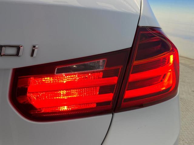 3シリーズ 320iラグジュアリー 革シートセット 前席シートヒーター レーンチェンジウォーニング ストレージパッケージ アクティブクルーズコントロール 前席パワーシート バックカメラ コンフォートアクセス 禁煙車 ワンオーナー(34枚目)