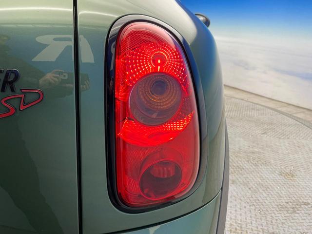 MINI クーパーSD クロスオーバー 後期モデル HIDヘッドライト HIDフロントフォグランプ オートライト バックカメラ Bluetooth接続 オートエアコン 純正17インチ5本ツインスポークAW キーレスエントリー 禁煙車(21枚目)