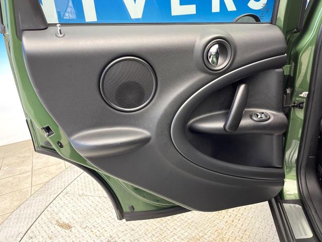 MINI クーパーSD クロスオーバー 後期モデル HIDヘッドライト HIDフロントフォグランプ オートライト バックカメラ Bluetooth接続 オートエアコン 純正17インチ5本ツインスポークAW キーレスエントリー 禁煙車(40枚目)