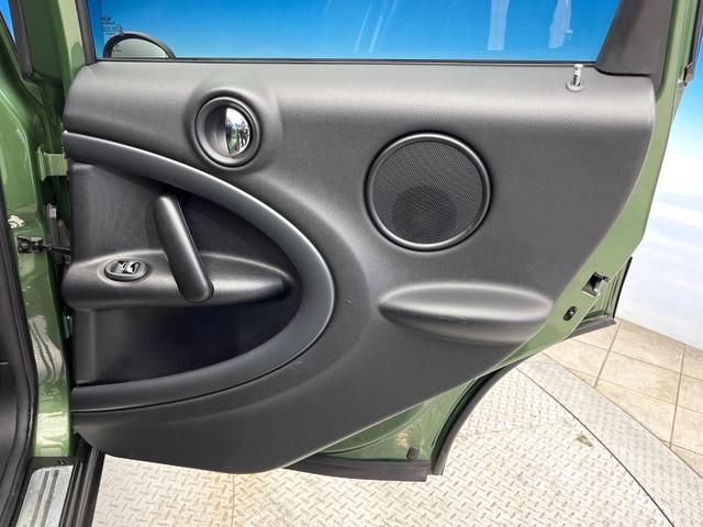 MINI クーパーSD クロスオーバー 後期モデル HIDヘッドライト HIDフロントフォグランプ オートライト バックカメラ Bluetooth接続 オートエアコン 純正17インチ5本ツインスポークAW キーレスエントリー 禁煙車(41枚目)