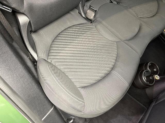 MINI クーパーSD クロスオーバー 後期モデル HIDヘッドライト HIDフロントフォグランプ オートライト バックカメラ Bluetooth接続 オートエアコン 純正17インチ5本ツインスポークAW キーレスエントリー 禁煙車(44枚目)