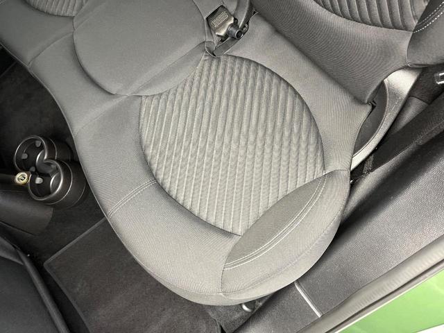 MINI クーパーSD クロスオーバー 後期モデル HIDヘッドライト HIDフロントフォグランプ オートライト バックカメラ Bluetooth接続 オートエアコン 純正17インチ5本ツインスポークAW キーレスエントリー 禁煙車(45枚目)