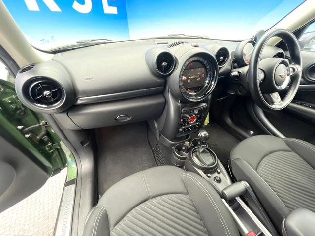 MINI クーパーSD クロスオーバー 後期モデル HIDヘッドライト HIDフロントフォグランプ オートライト バックカメラ Bluetooth接続 オートエアコン 純正17インチ5本ツインスポークAW キーレスエントリー 禁煙車(46枚目)