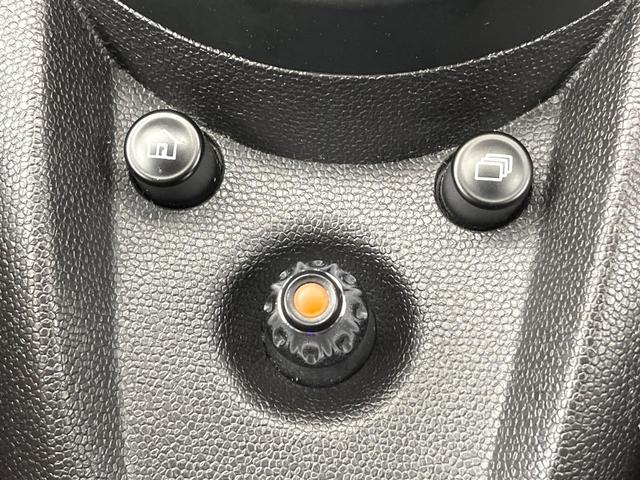 MINI クーパーSD クロスオーバー 後期モデル HIDヘッドライト HIDフロントフォグランプ オートライト バックカメラ Bluetooth接続 オートエアコン 純正17インチ5本ツインスポークAW キーレスエントリー 禁煙車(59枚目)