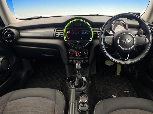 MINI クーパーD ペッパーPKG LEDヘッドランプ/LEDフロントフォグランプ 純正ナビ デュアルオートエアコン オートライト プライバシーガラス スマートキー Bluetooth ETC車載器 禁煙車(2枚目)