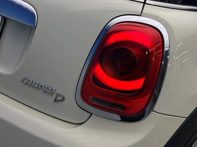 MINI クーパーD ペッパーPKG LEDヘッドランプ/LEDフロントフォグランプ 純正ナビ デュアルオートエアコン オートライト プライバシーガラス スマートキー Bluetooth ETC車載器 禁煙車(27枚目)