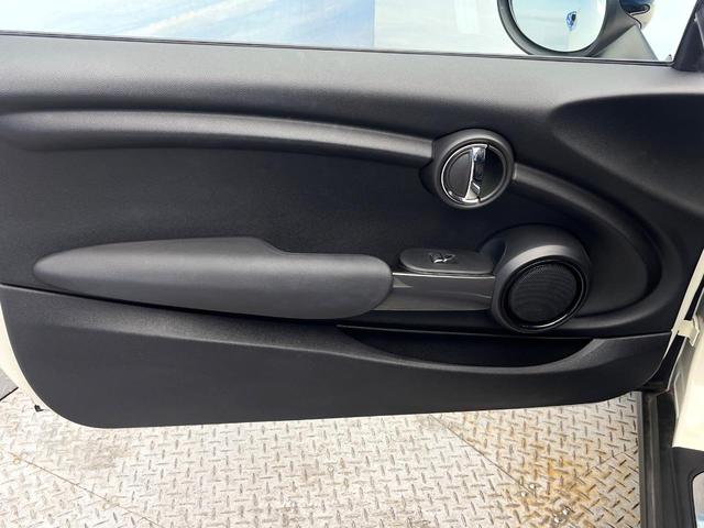 MINI クーパーD ペッパーPKG LEDヘッドランプ/LEDフロントフォグランプ 純正ナビ デュアルオートエアコン オートライト プライバシーガラス スマートキー Bluetooth ETC車載器 禁煙車(41枚目)