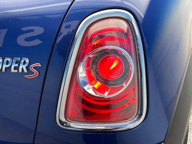 ＭＩＮＩ クーパーＳ　ロードスター　３ドア　黒革シート　シートヒーター　純正１７インチアルミホイール　ＨＩＤヘッドランプ　オートエアコン　キーレスエントリー　ＳＤナビ　フルセグＴＶ　ＥＴＣ　トラクションコントロール　ターボ　禁煙車（33枚目）